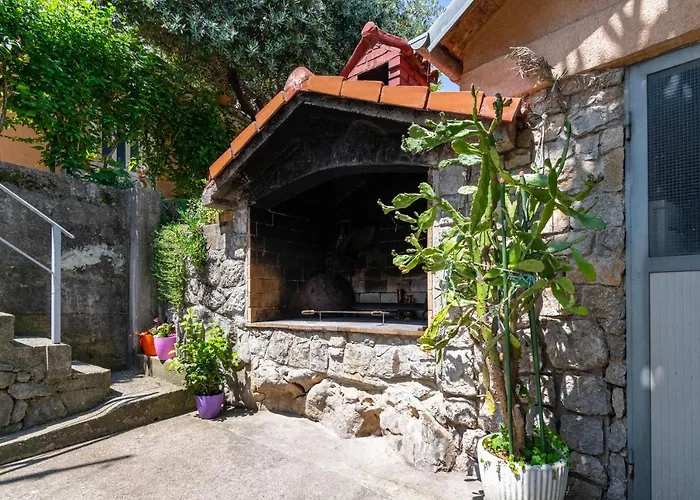 Holiday House Mima